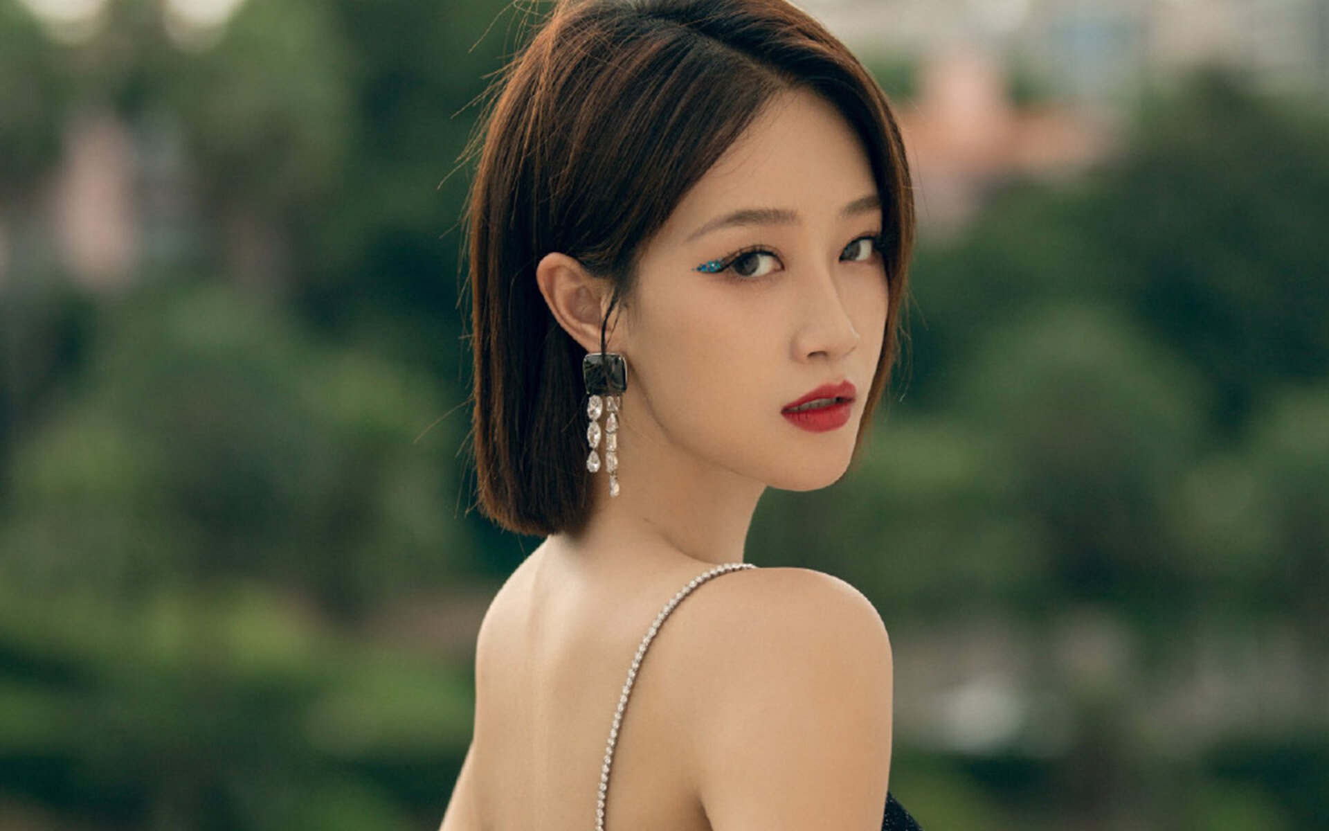 世界青少年攀岩锦标赛激烈拼搏彰显青春力量，青少年攀岩速度赛