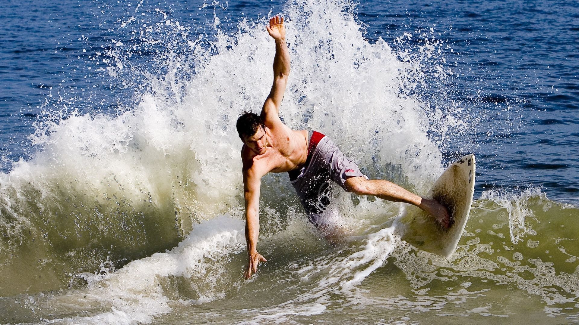 “英超积分战逐渐升温,强队士气高昂”,英超积分榜超